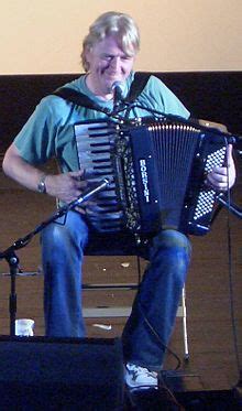 Phil Cunningham (folk musician) .